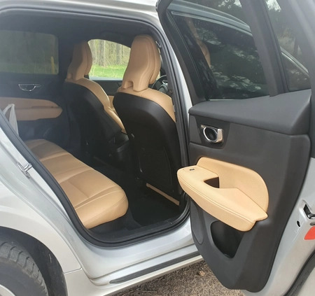 Volvo V60 cena 81795 przebieg: 221000, rok produkcji 2019 z Lublin małe 277